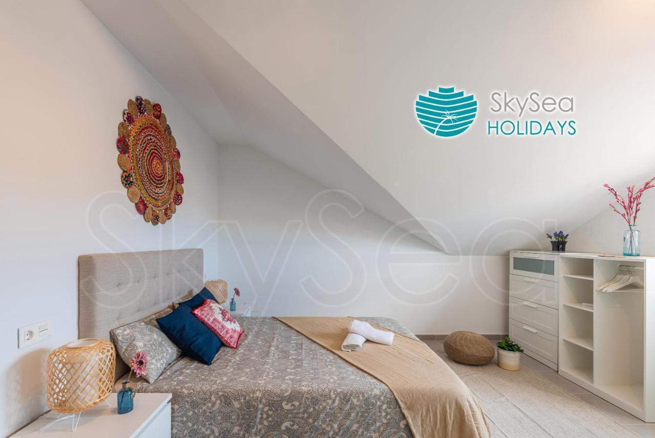 Skysea Holidays City Center Suites Malaga Exterior photo