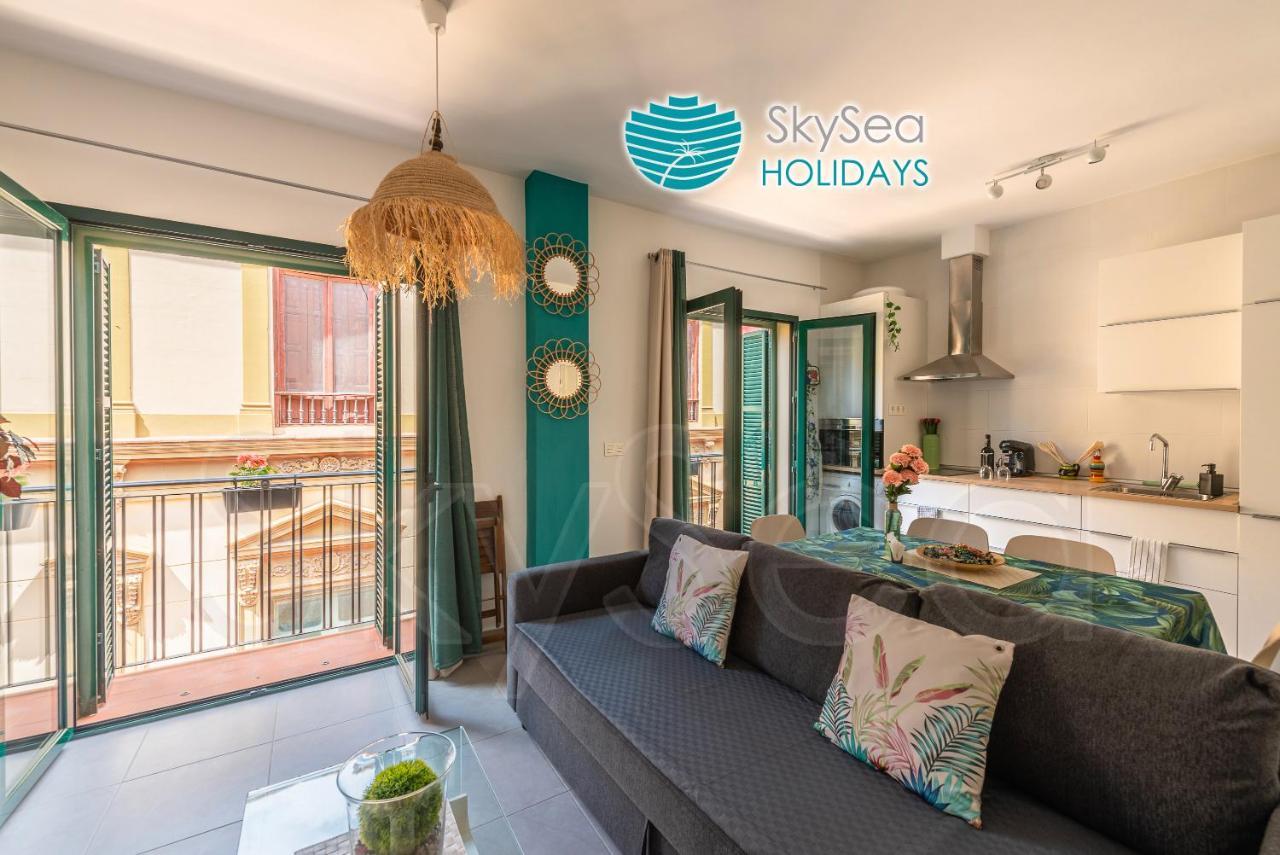 Skysea Holidays City Center Suites Malaga Exterior photo